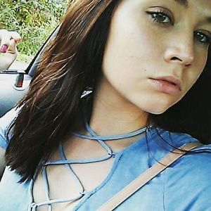 Meet your Posher, Caitlin